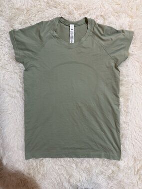 lululemon athletica Sage Green Short Sleeve Crew Tee